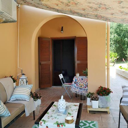 Family Holiday Apartment With Garden & Bbq Velonades  Exterior photo