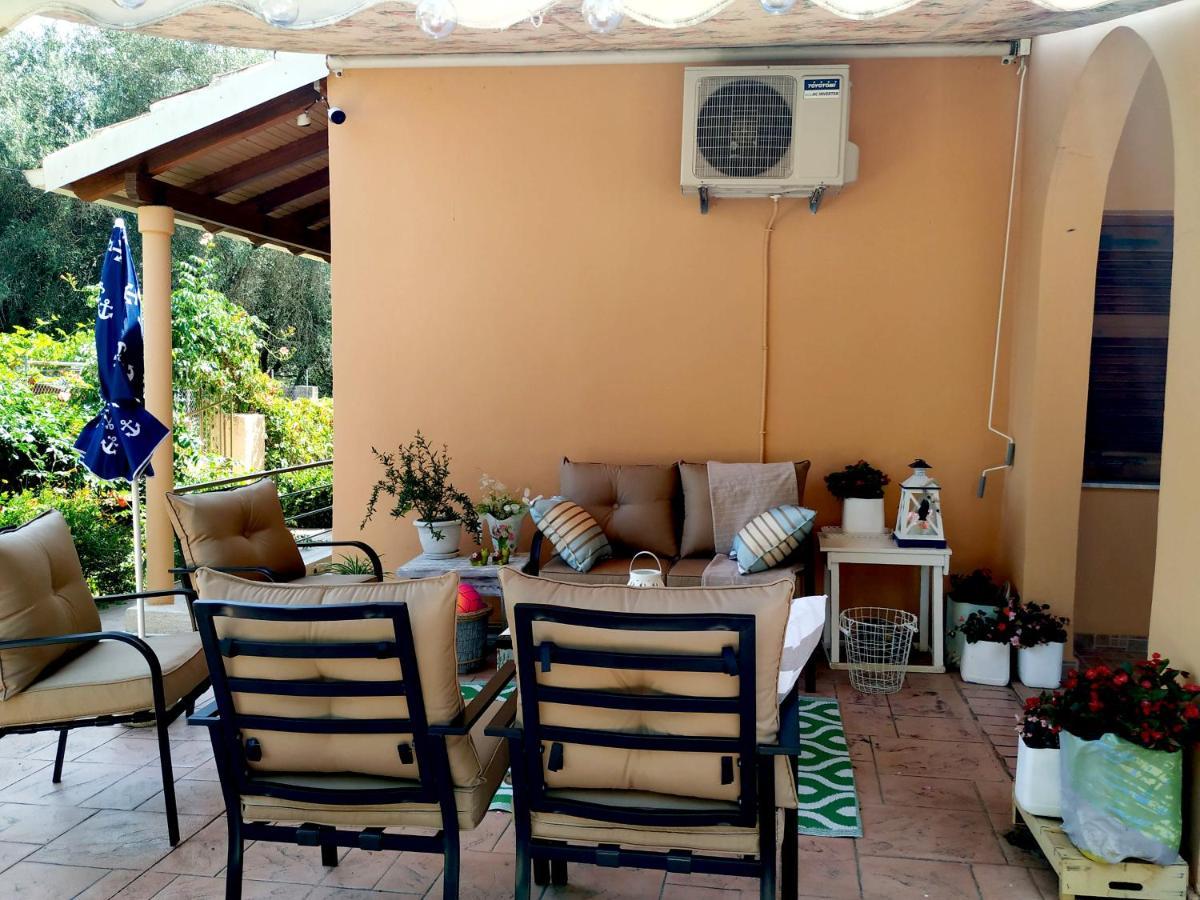 Family Holiday Apartment With Garden & Bbq Velonades  Exterior photo
