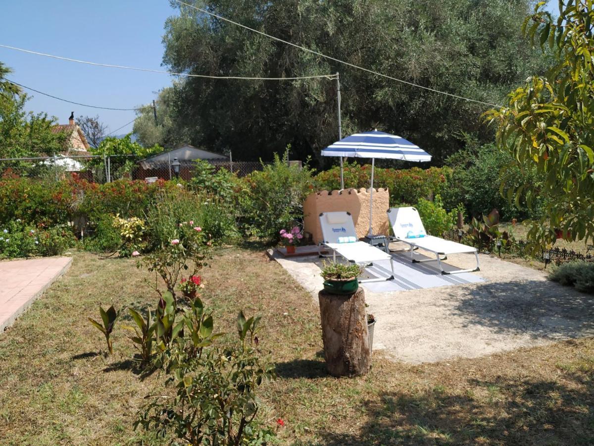 Family Holiday Apartment With Garden & Bbq Velonades  Exterior photo