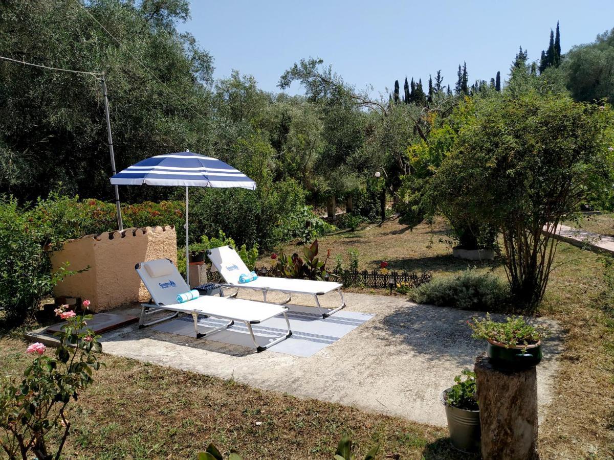 Family Holiday Apartment With Garden & Bbq Velonades  Exterior photo