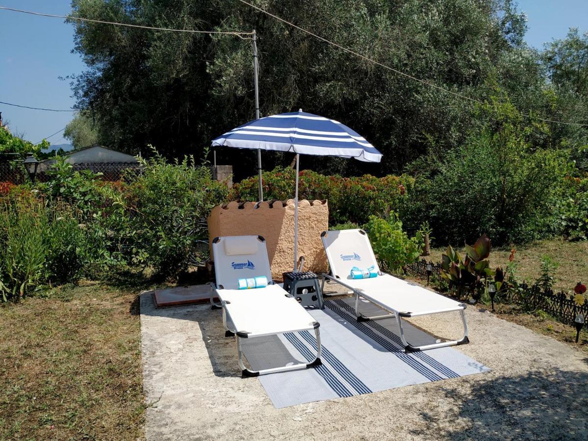 Family Holiday Apartment With Garden & Bbq Velonades  Exterior photo