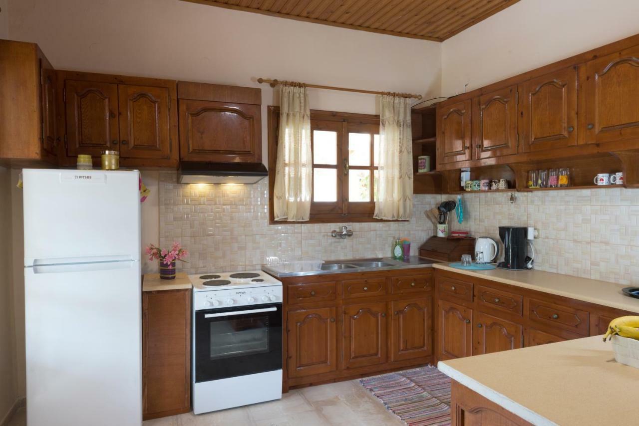 Family Holiday Apartment With Garden & Bbq Velonades  Exterior photo