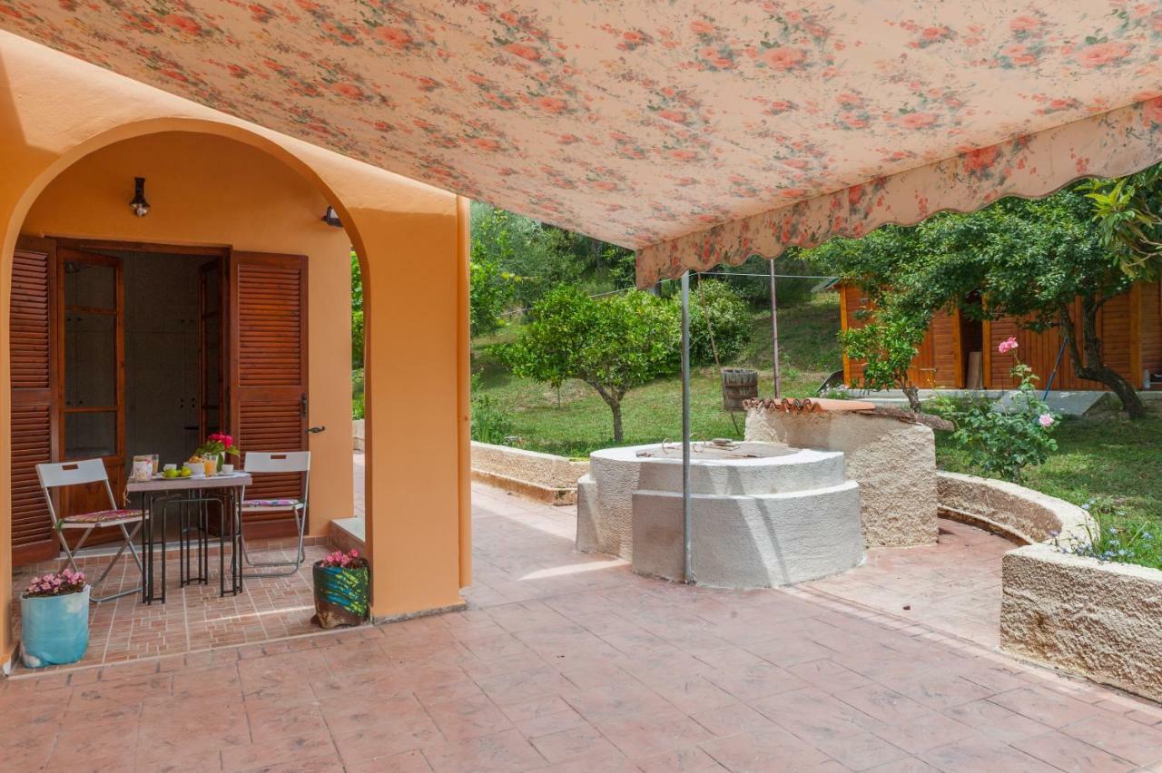 Family Holiday Apartment With Garden & Bbq Velonades  Exterior photo