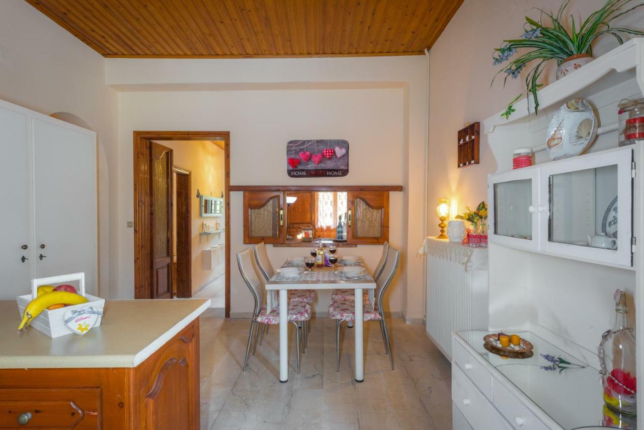 Family Holiday Apartment With Garden & Bbq Velonades  Exterior photo