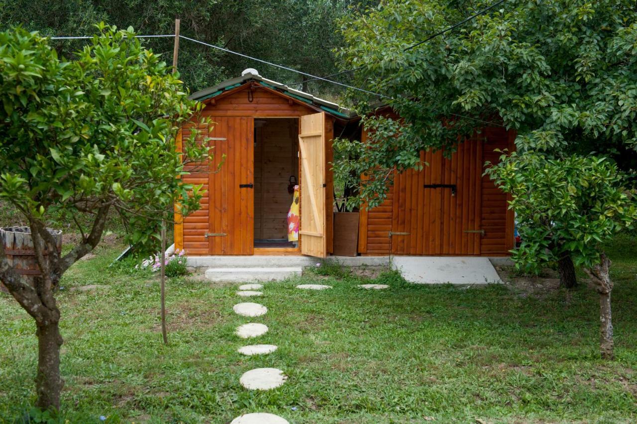 Family Holiday Apartment With Garden & Bbq Velonades  Exterior photo